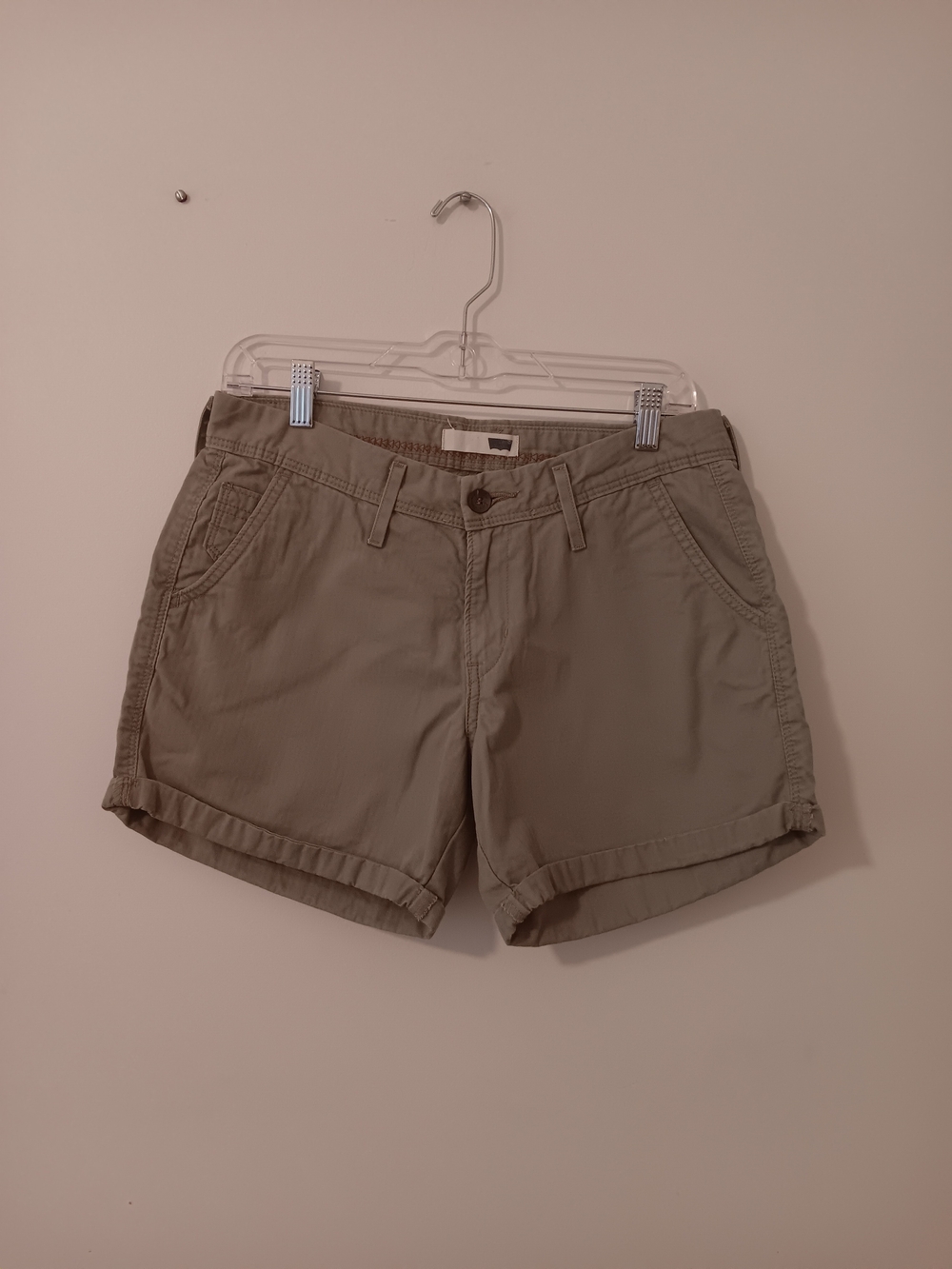 Levi's Khaki Tan Rolled Cuff Chino Cotton Shorts Size W28 Casual Summer - Picture 2 of 7